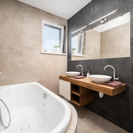 Slnecny Dom Pri Jazere * Hruba Borsa