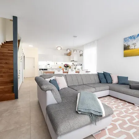 Slnecny Dom Pri Jazere Βίλα Hruba Borsa