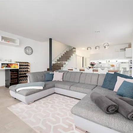 Slnecny Dom Pri Jazere Vila