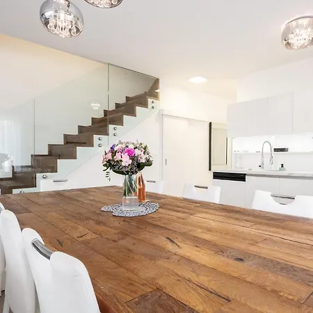 Slnecny Dom Pri Jazere Βίλα