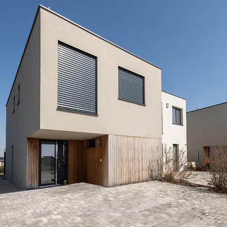 Villa Slnecny Dom Pri Jazere *