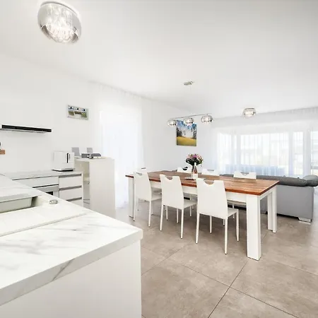 Slnecny Dom Pri Jazere