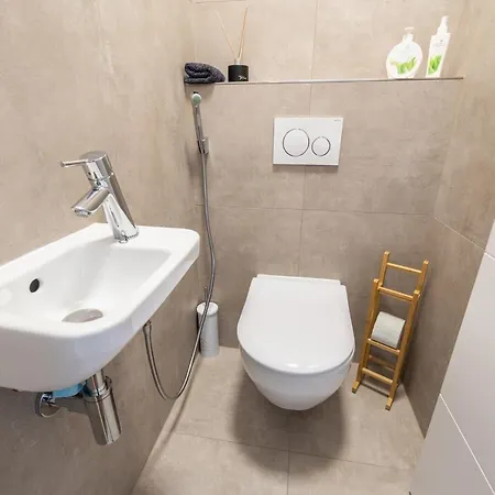 Slnecny Dom Pri Jazere Vila