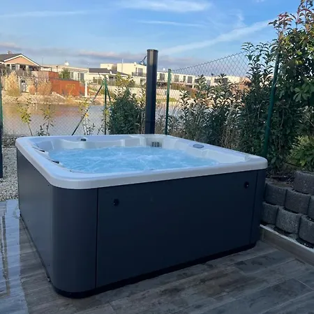 Slnecny Dom Pri Jazere Hruba Borsa