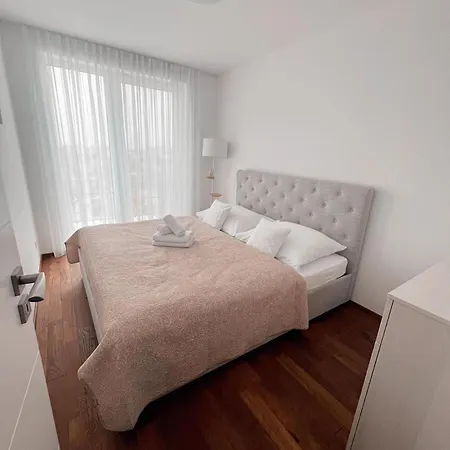 Slnecny Dom Pri Jazere Hruba Borsa