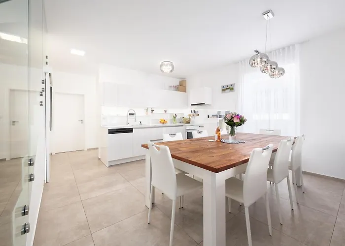 Villa Slnecny Dom Pri Jazere Hruba Borsa