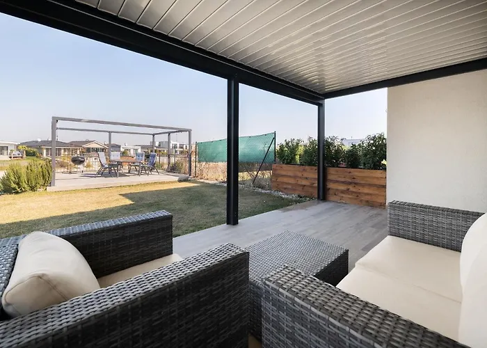 Slnecny Dom Pri Jazere * Hruba Borsa